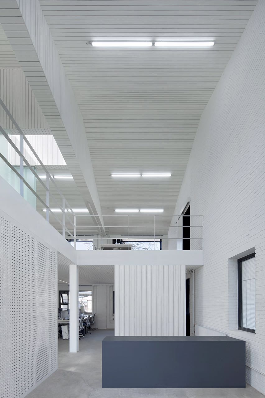 005-Renovation of No.8 Building in Beijing Banbidian Industry Park by C+ Architects
