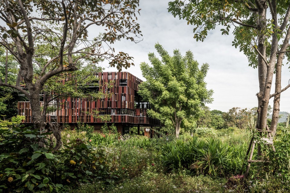 006-Ming Mongkol Green Park by Landscape Architects 49 Limited