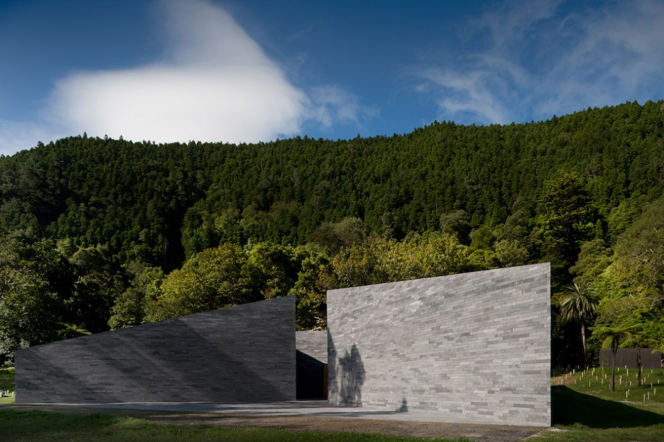 009-The Furnas Monitoring and Investigation Centre and Accommodation by Aires Mateus Architects