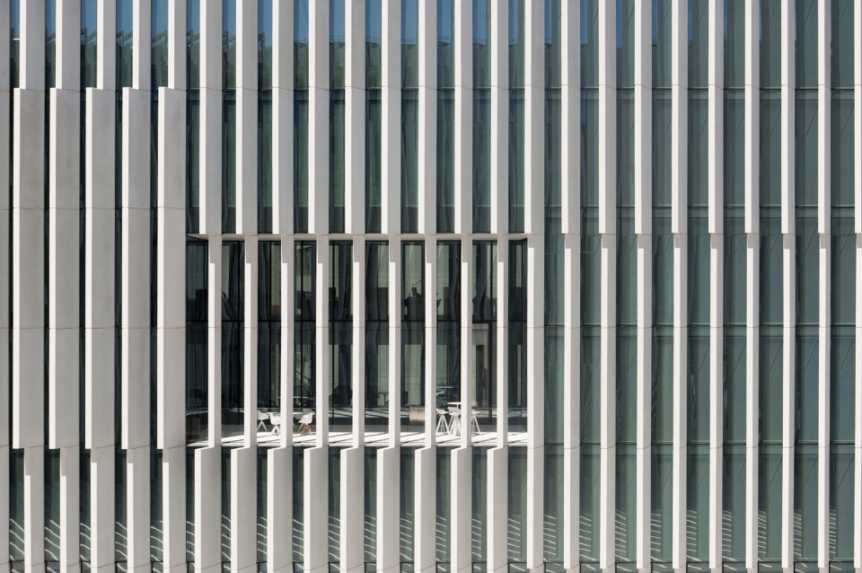 010-EDP Headquarters by Aires Mateus