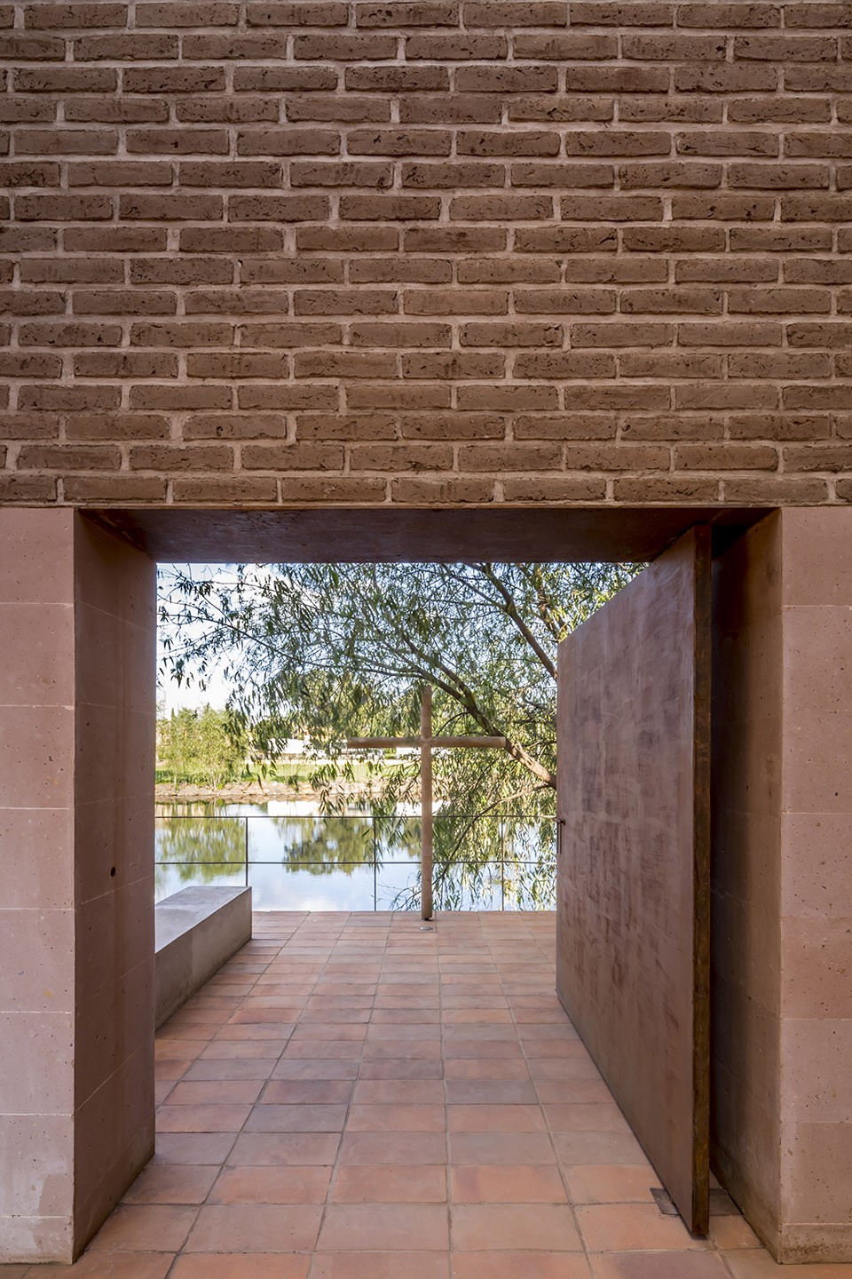 013-Centinela Chapel by estudio ALA