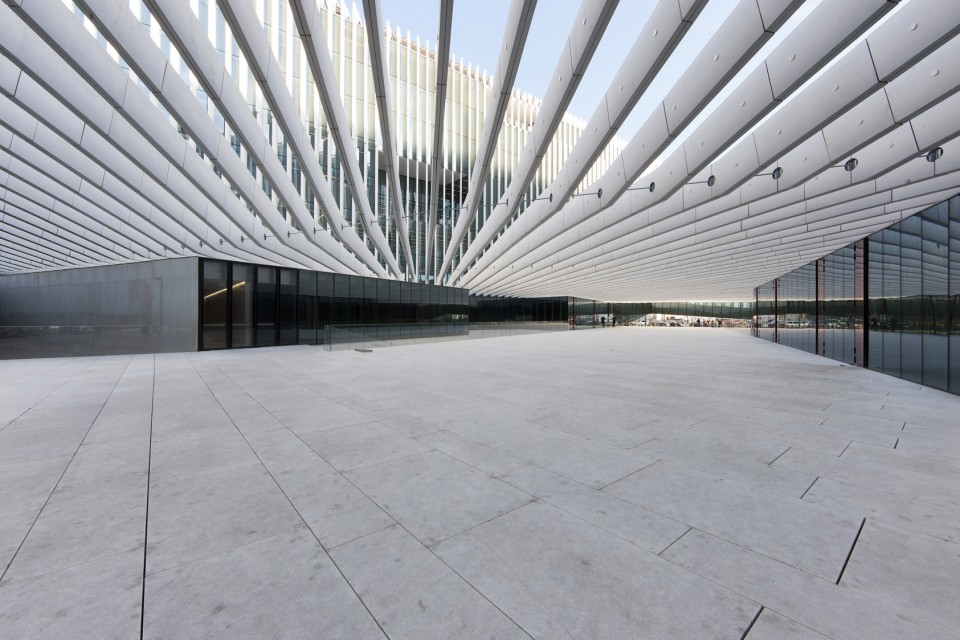 013-EDP Headquarters by Aires Mateus