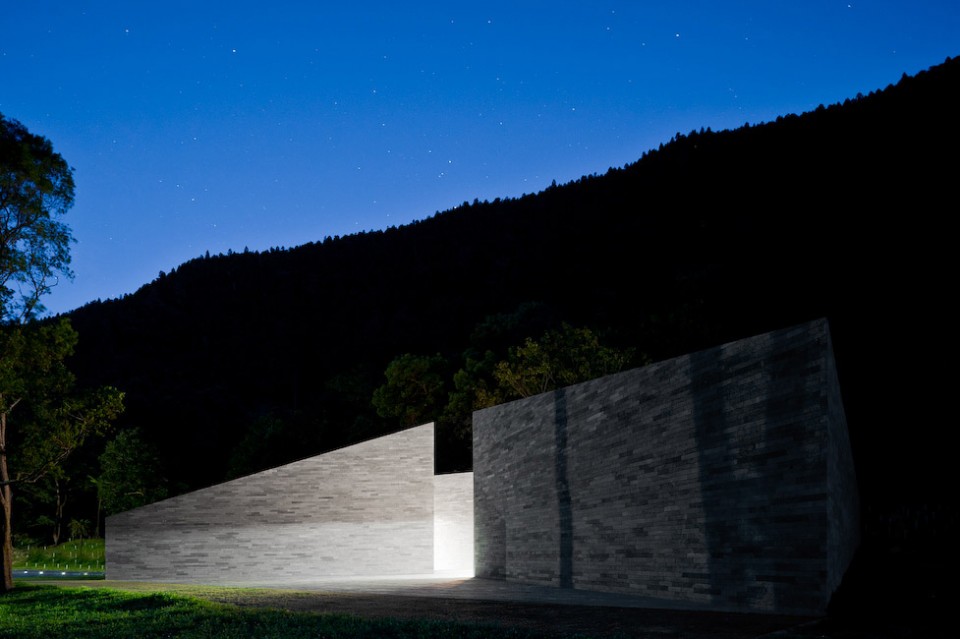 015-The Furnas Monitoring and Investigation Centre and Accommodation by Aires Mateus Architects