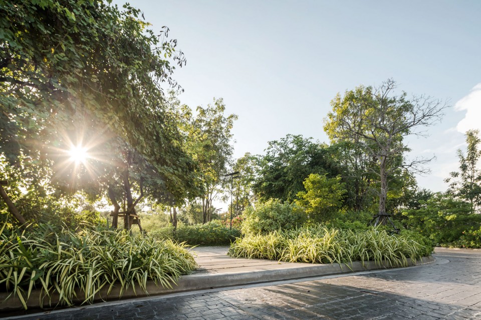 019-Ming Mongkol Green Park by Landscape Architects 49 Limited