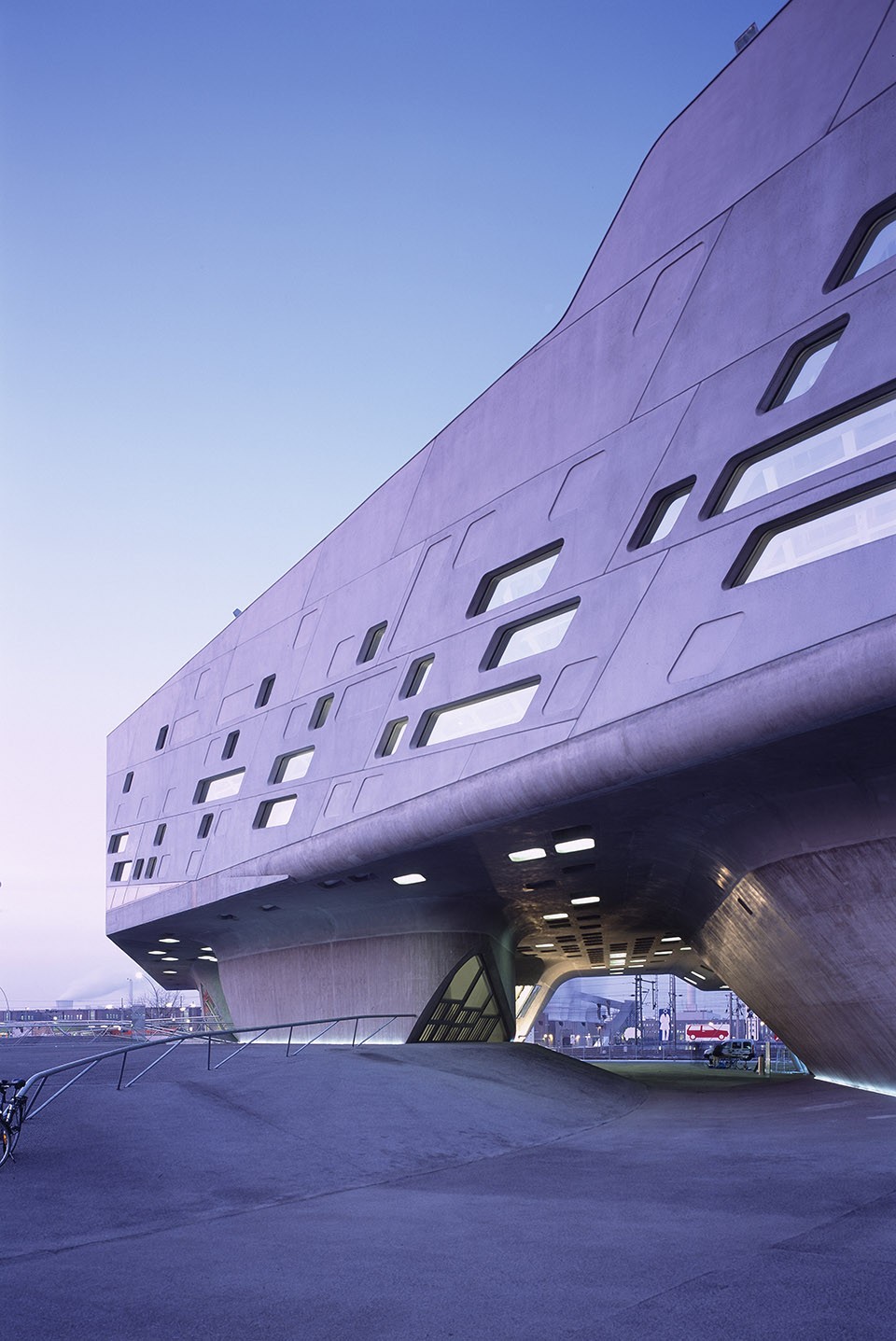 02. Phaeno Science Centre_photo Werner Huthmacher