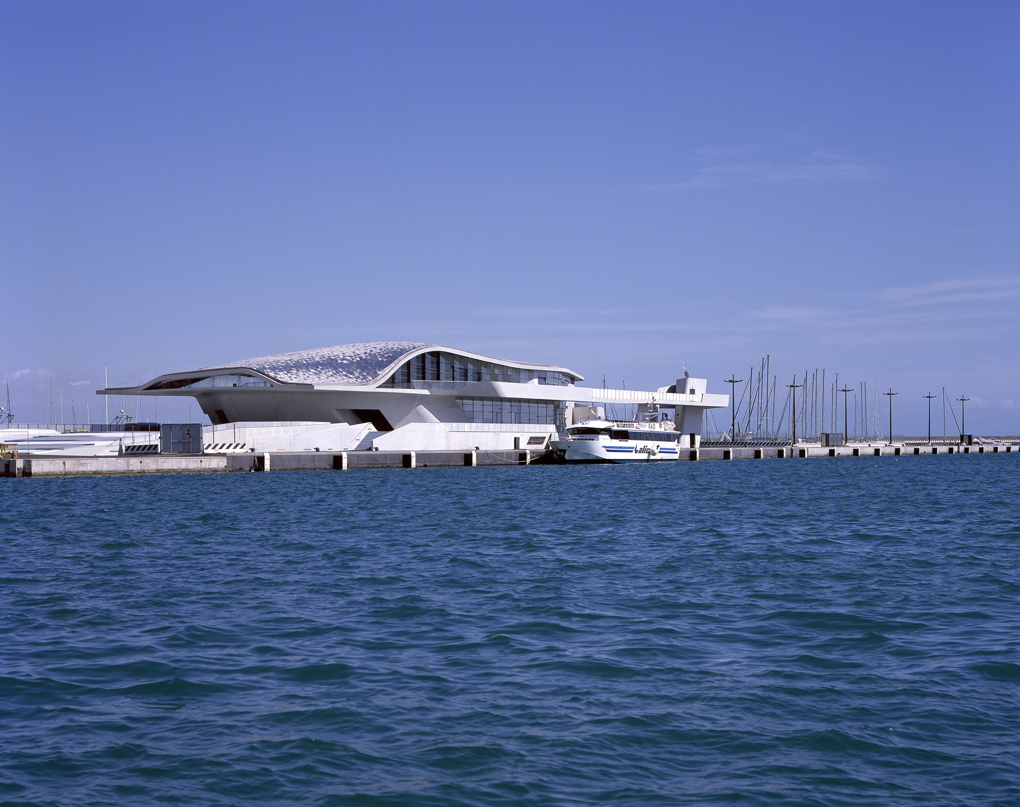 萨勒诺海运码头意大利zahahadidarchitects
