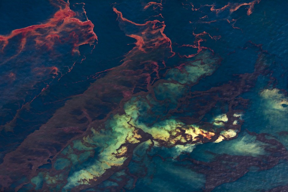 Gulf of Mexico, Louisiana (USA). May 18th, 2010. Aerial views of the oil that still leaks from the Deepwater Horizon wellhead. The BP leased oil platform exploded on April 20 and sank after burning. Photo © Daniel Beltra/Greenpeace