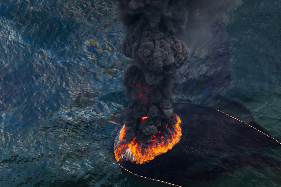 June 17, 2010. Louisiana (USA) Boats burning oil on the surface near BP's Deepwater Horizon spill source. ©Daniel Beltra/Greenpeace