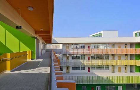 崧淀路中学校园，上海 / 致正建筑工作室