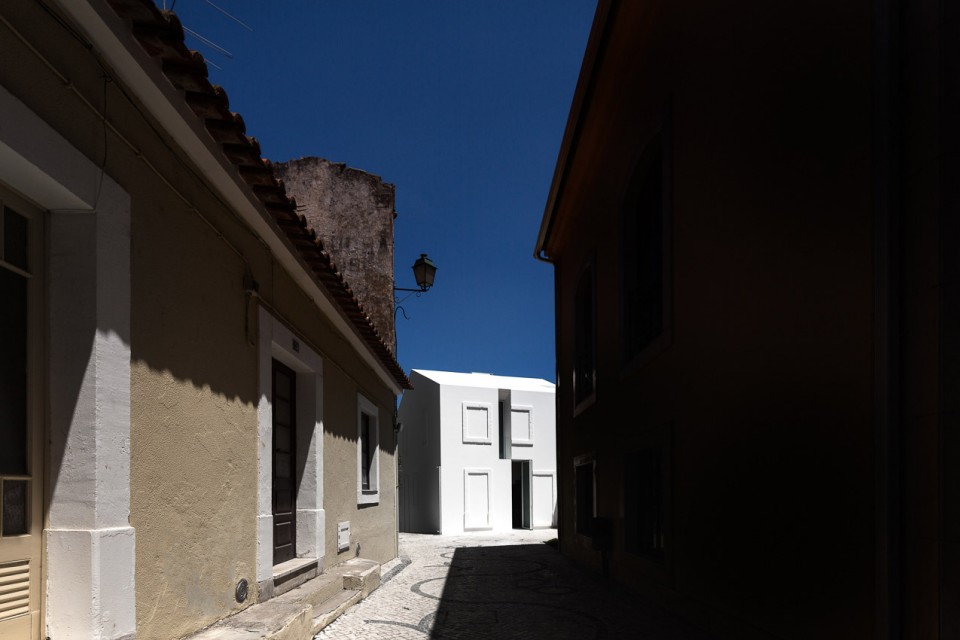 006-House in Alcobaça by Aires Mateus
