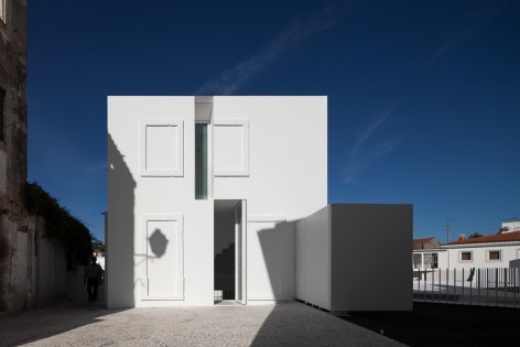007-House in Alcobaça by Aires Mateus