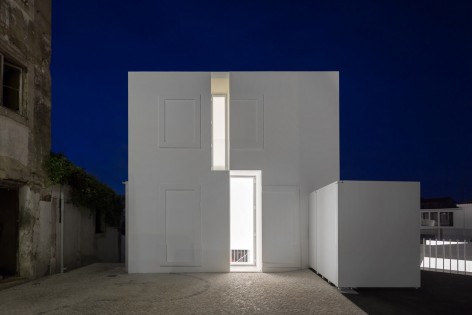 008-House in Alcobaça by Aires Mateus