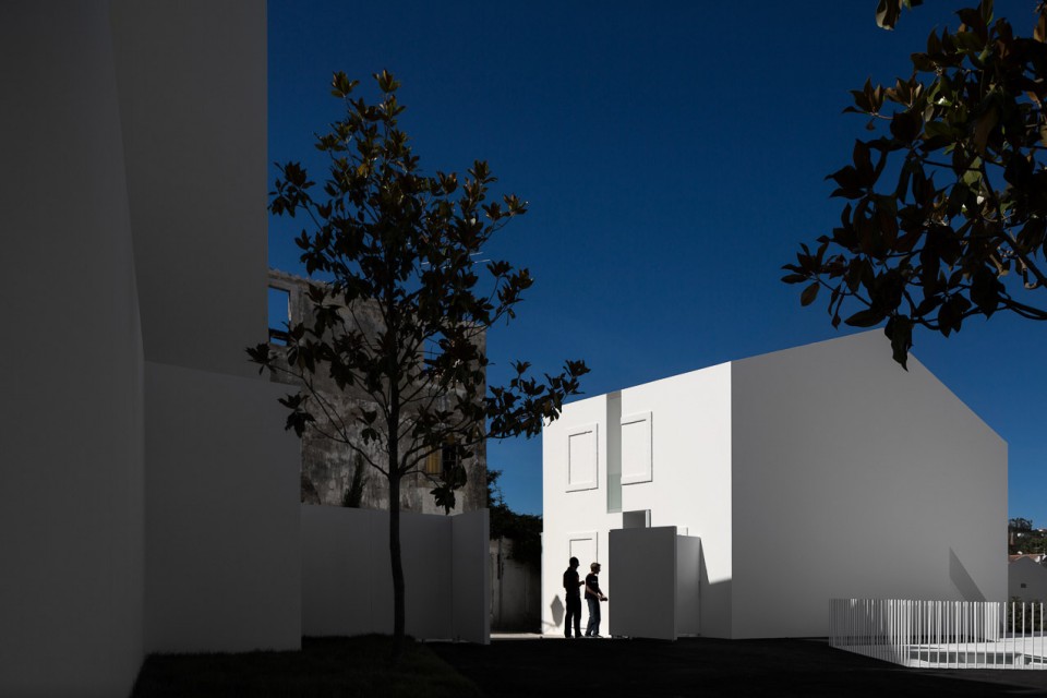 009-1-House in Alcobaça by Aires Mateus