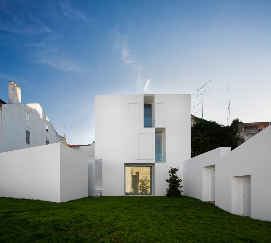 010-House in Alcobaça by Aires Mateus