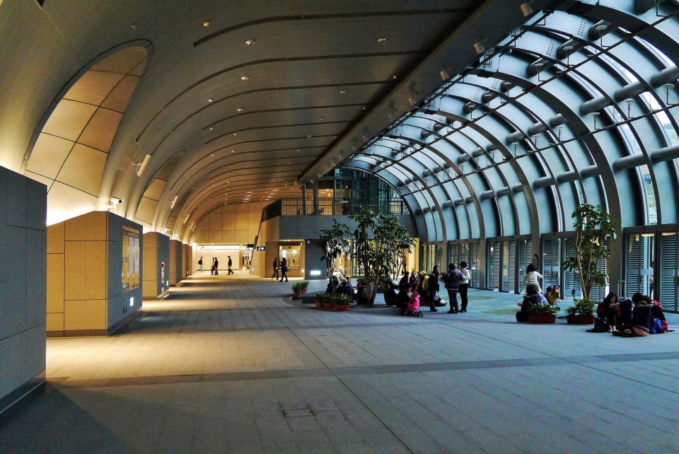 011-11_Station pathwayTaipei MRT Daan Park Station