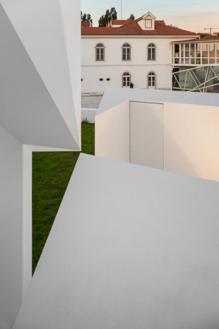 014-House in Alcobaça by Aires Mateus