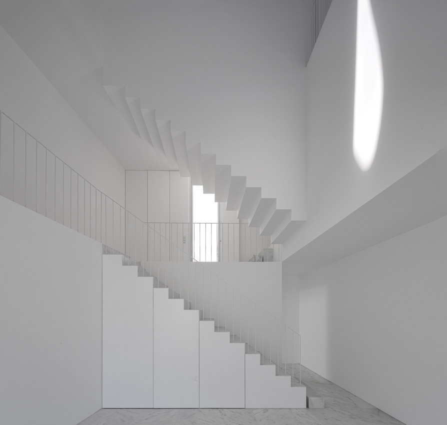 021-House in Alcobaça by Aires Mateus
