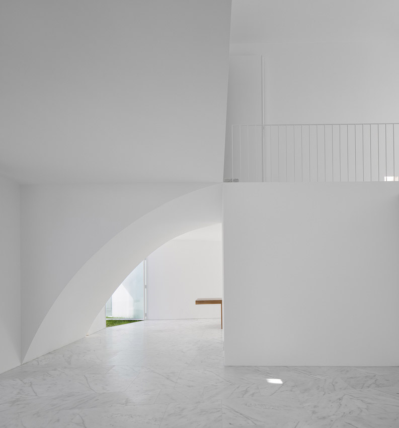 025-House in Alcobaça by Aires Mateus