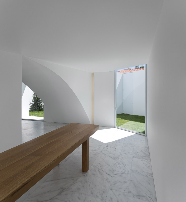 026-House in Alcobaça by Aires Mateus