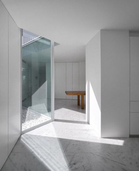 027-House in Alcobaça by Aires Mateus