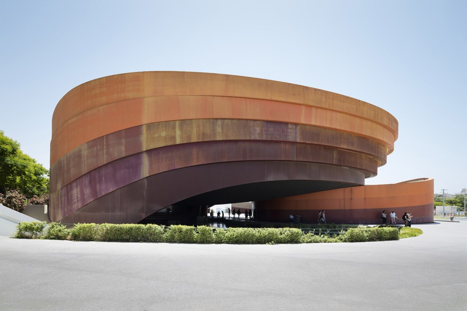 001-Museum exhibition by nendo at the Design Museum Holon.jpg
