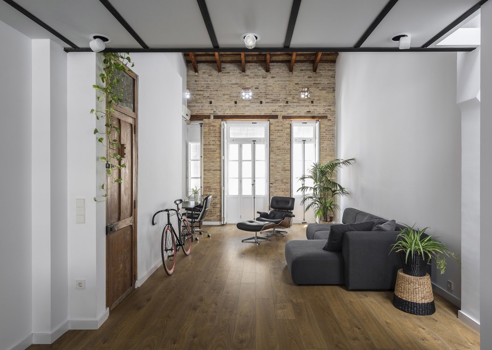 002-LOFT REHABILITATION AT by AMBAU TALLER D’ARQUITECTES