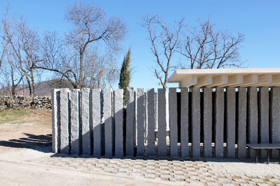 公墓围墙设计,西班牙 /  muka arquitectura