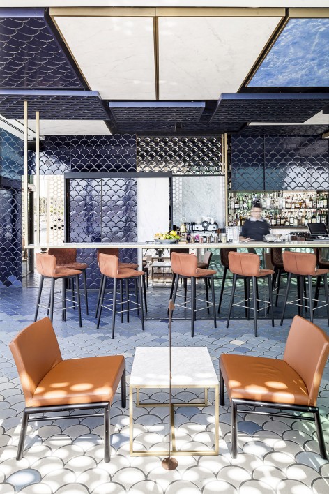 005-Bllue Wave Cocktail Bar by EL EQUIPO CREATIVO