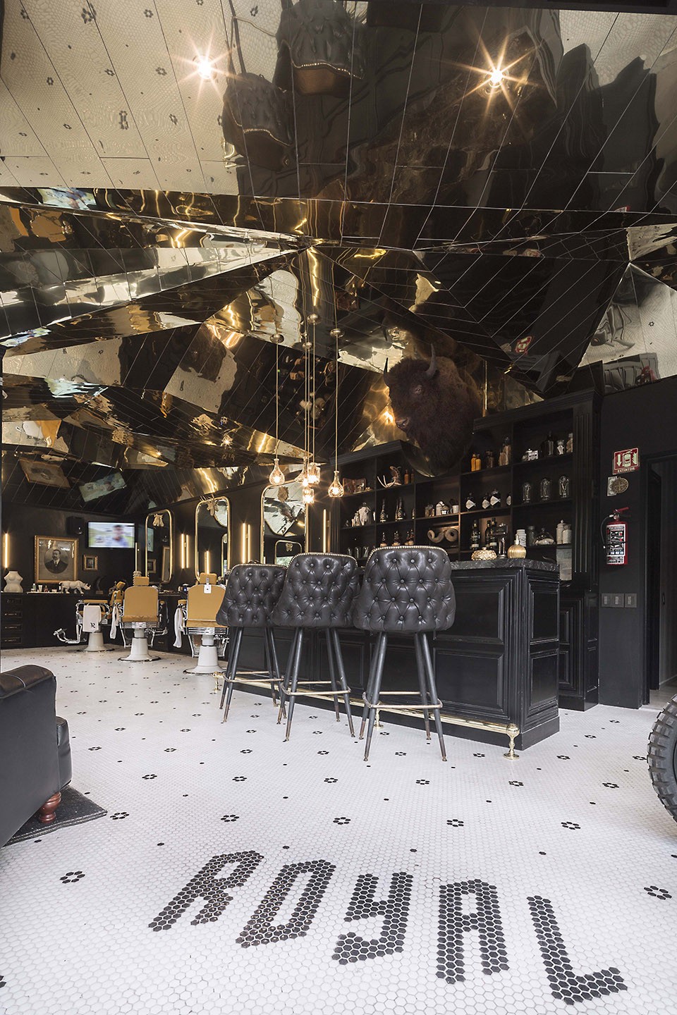 006-Barberia Royal by ROW Studio