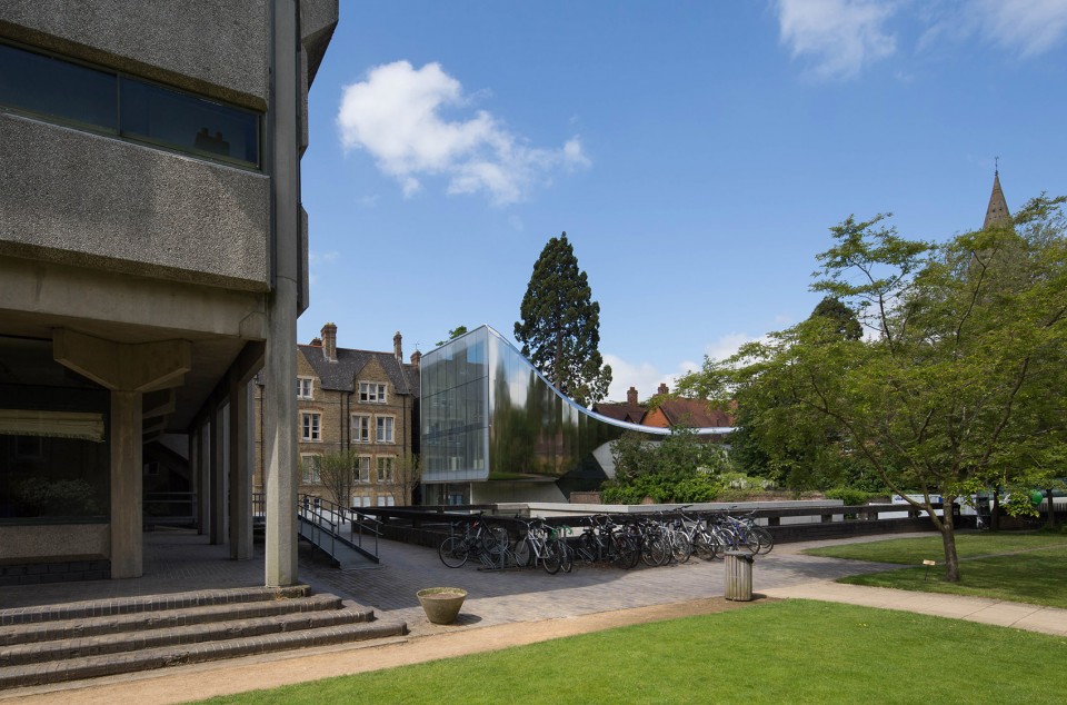006-The Investcorp Building by zaha hadid architects