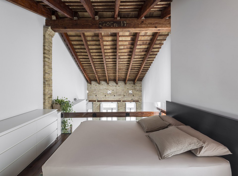 009-LOFT REHABILITATION AT by AMBAU TALLER D’ARQUITECTES