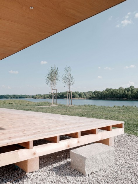 017-VOJ—The Lake House by JRKVC