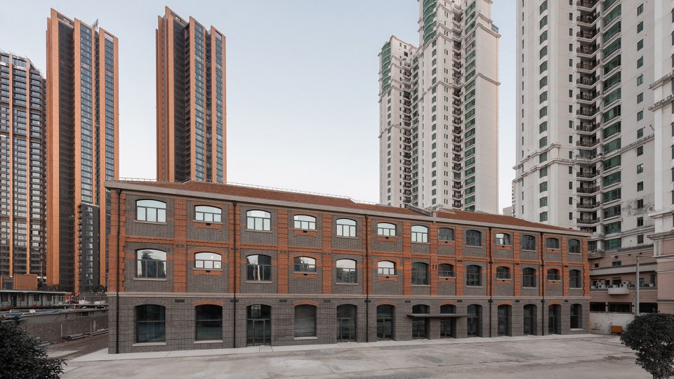 1 Warehouse FOR WEB sRGB-8