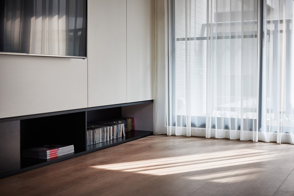 16-04-Small Simple Elegant Apartment, Taichung by Z-AXIS