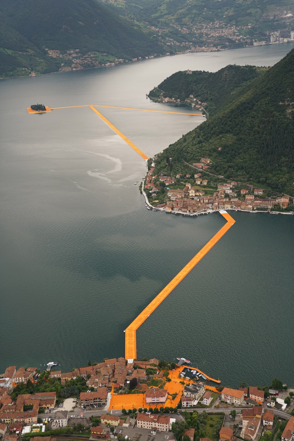 The Floating Piers - In the morning of June 16, unfurling of 1000,000 square meters of shimmering yellow fabric on the piers and pedestrian streets in Sulzano and Peschiera Maraglio is nearly completed (9)