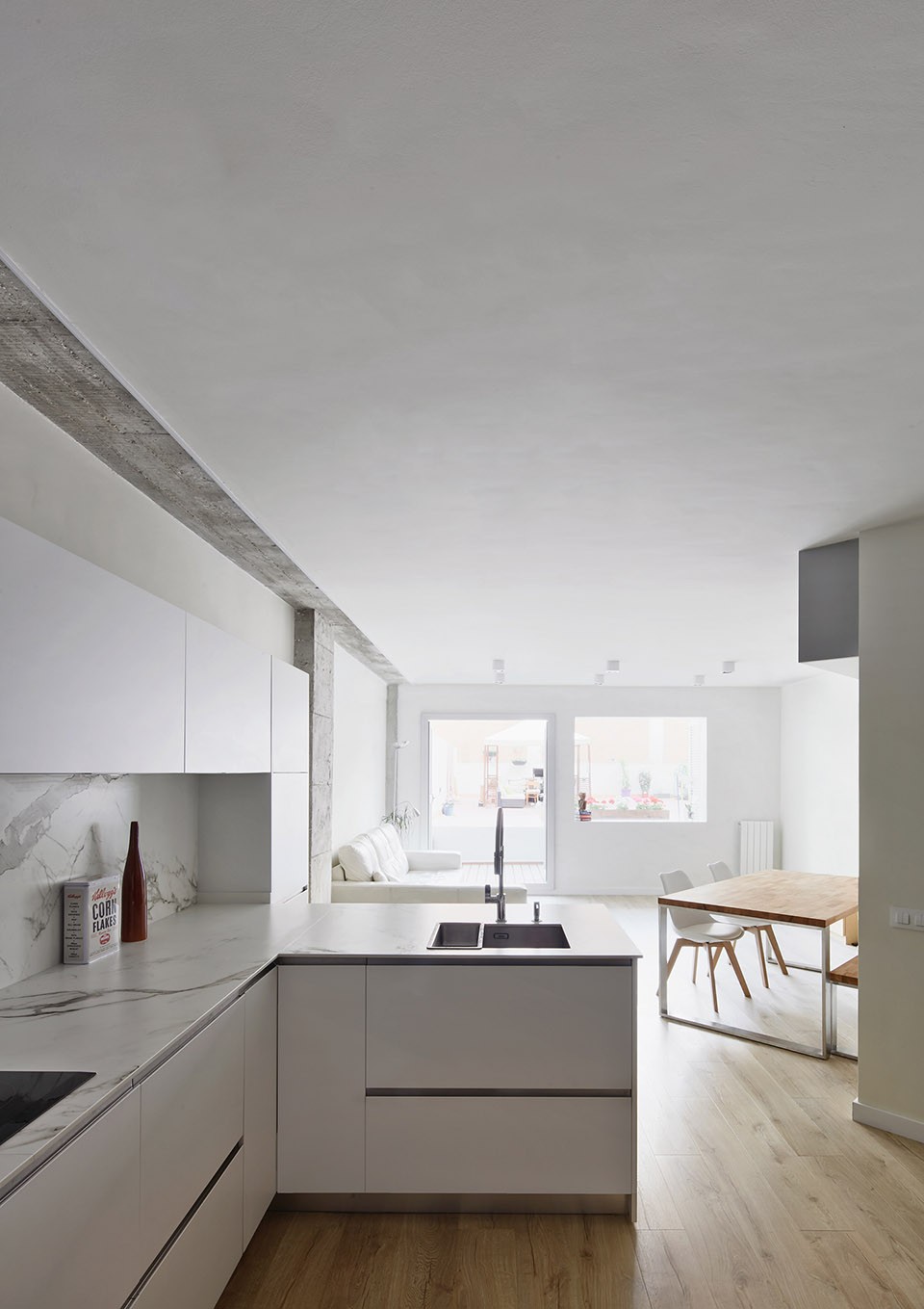 003-Corsega Apartment by RAS Arquitectura