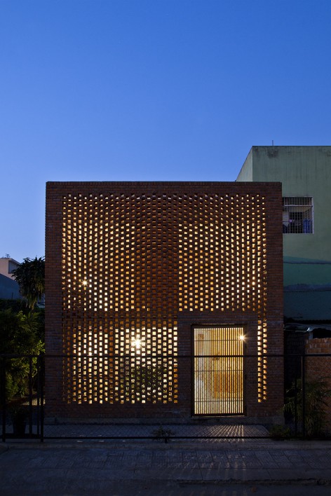006-TERMITARY HOUSE by TROPICAL SPACE