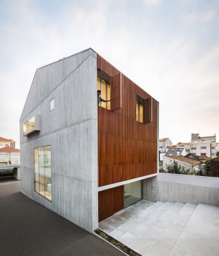 007-House in Bonfim by AZO Sequeira Arquitectos Associados