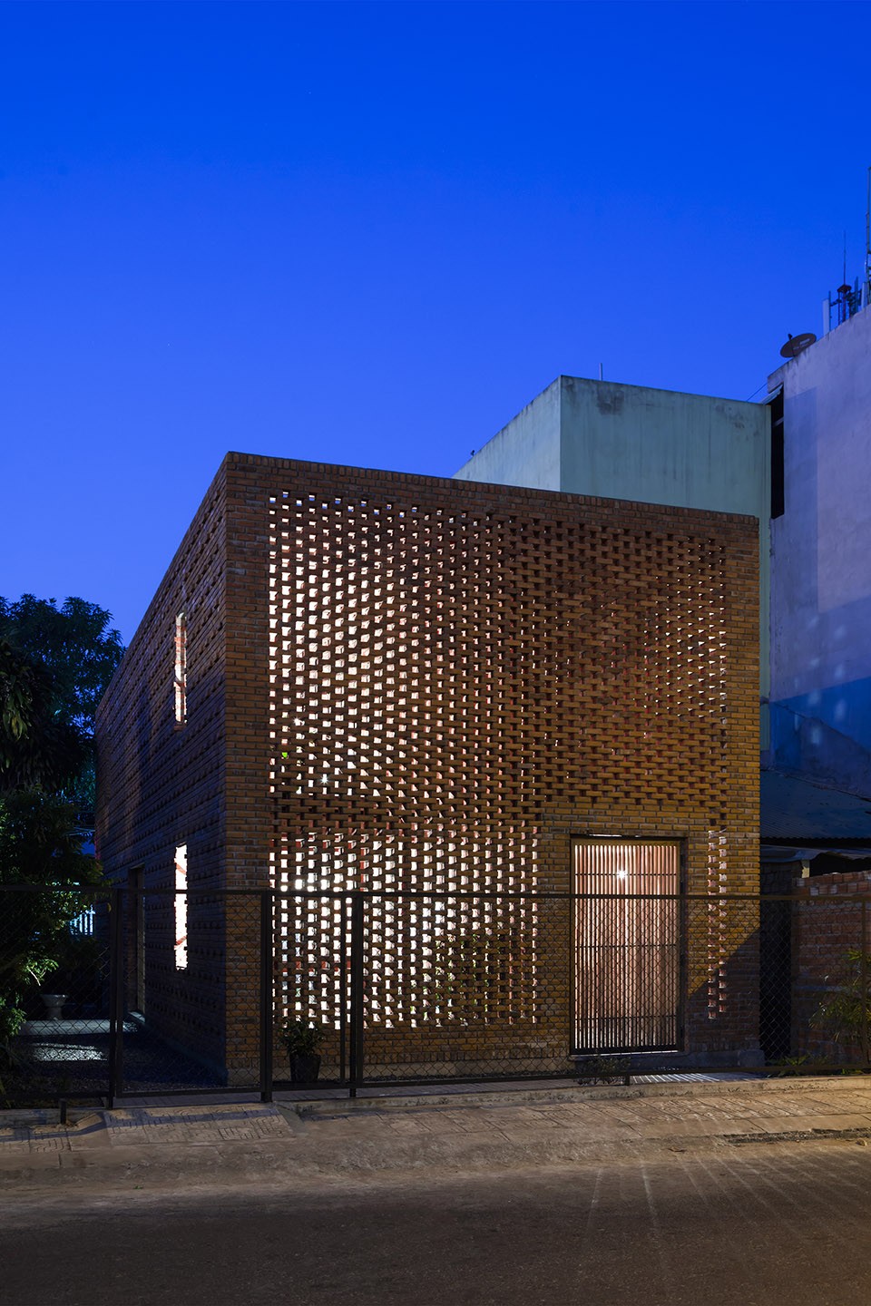 007-TERMITARY HOUSE by TROPICAL SPACE
