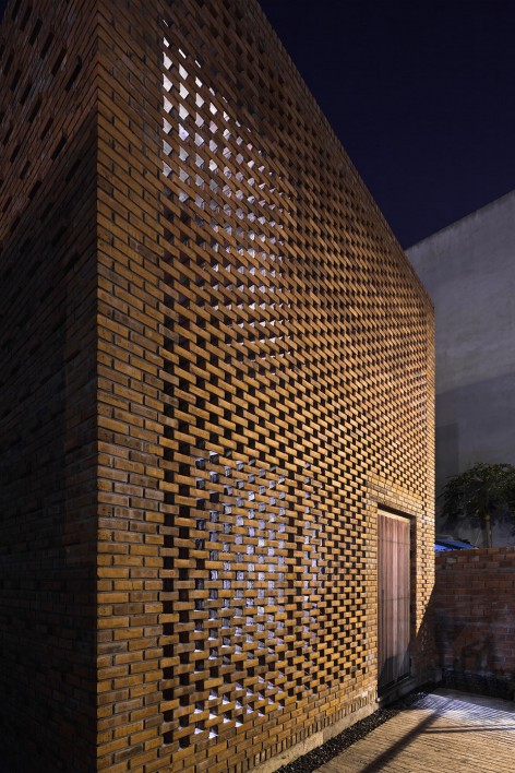 008-TERMITARY HOUSE by TROPICAL SPACE