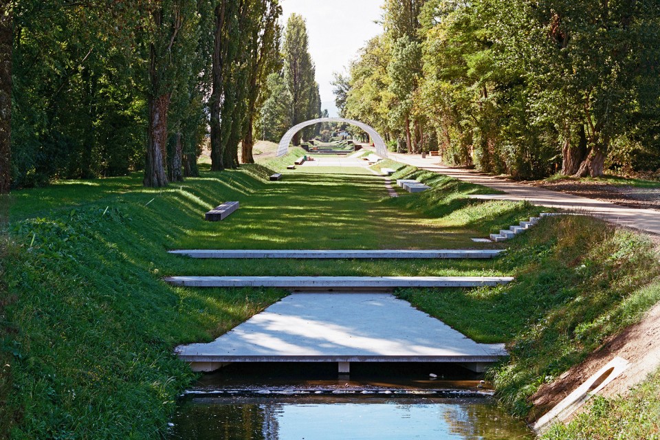 009-Revitalization of the river Aire, Geneva, Switzerland by Group Superpositions