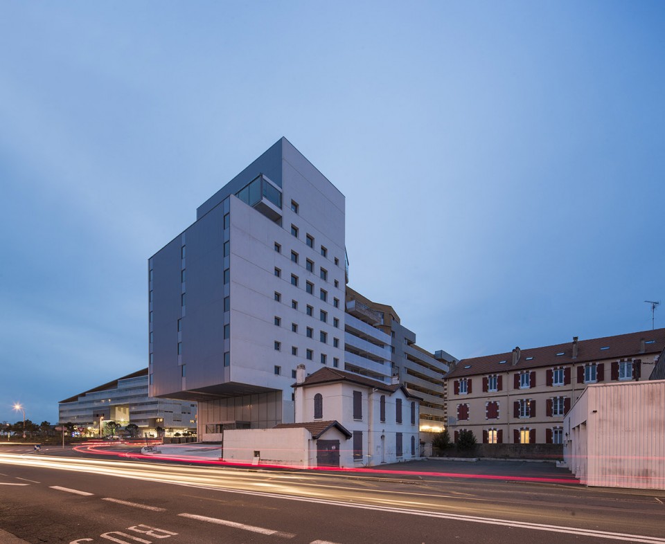 010-Bayonne Entree de Ville France by Mateo Arquitectura