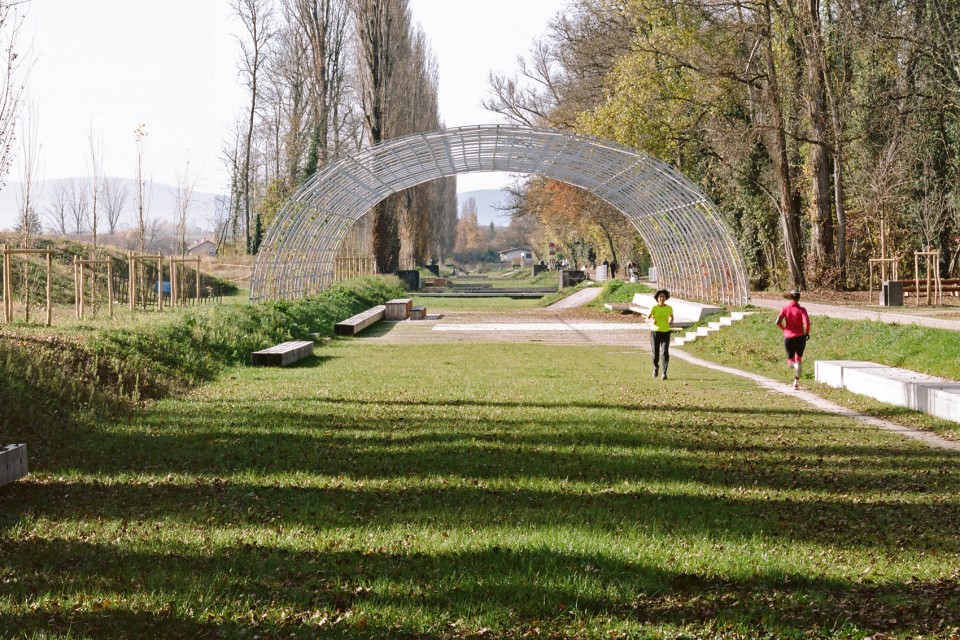 010-Revitalization of the river Aire, Geneva, Switzerland by Group Superpositions