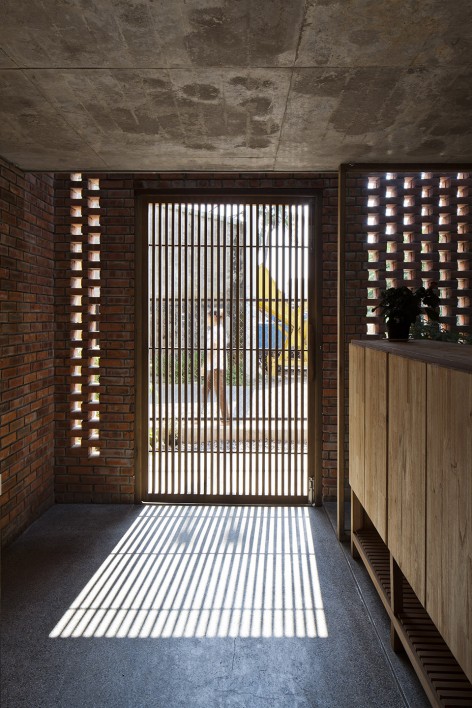 010-TERMITARY HOUSE by TROPICAL SPACE