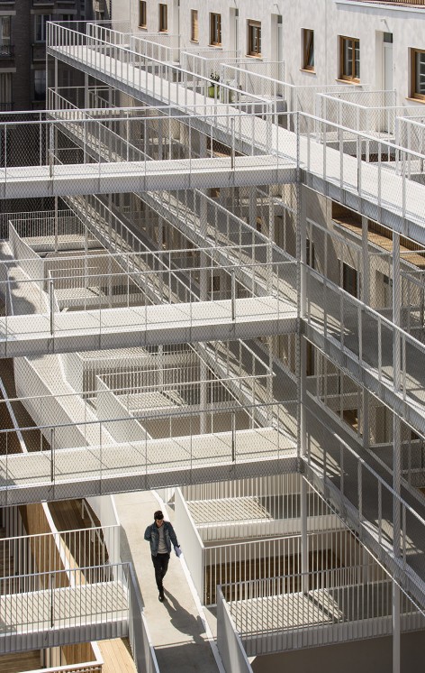 017-Less by AAVP Architecture
