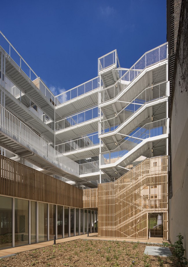 020-Less by AAVP Architecture