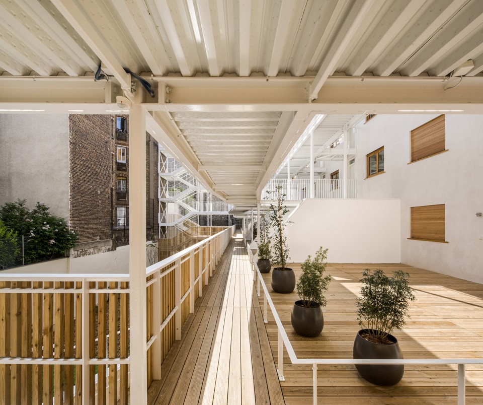 022-Less by AAVP Architecture