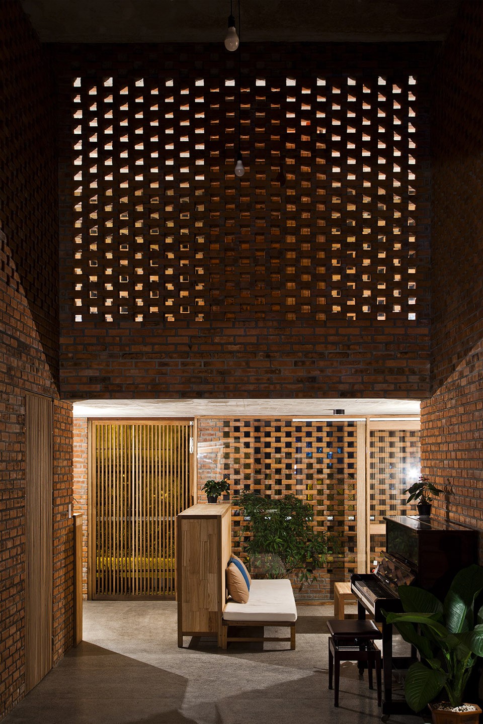 026-TERMITARY HOUSE by TROPICAL SPACE