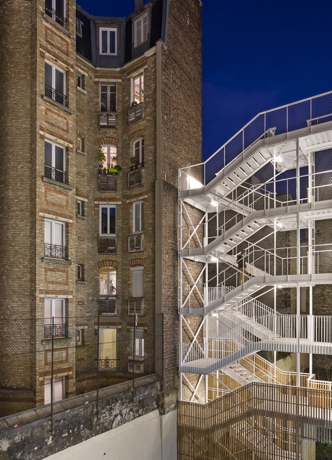7-LESS-staircase2