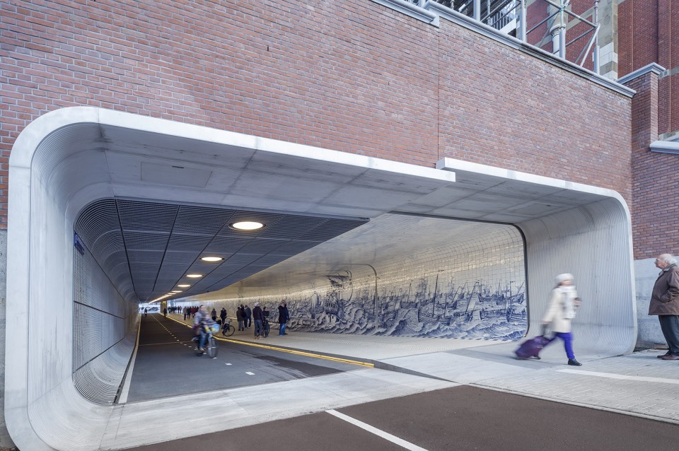Benthem Crouwel Architects Amsterdam; Irma Boom; Amsterdam Centraal Station; langzaam-verkeer-tunnel;